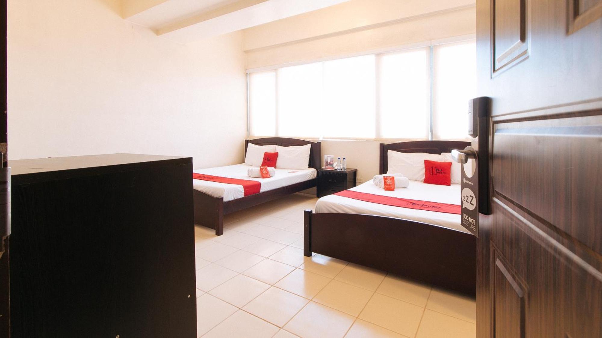 Reddoorz Plus @ E Rodriguez Corner Banawe Ciudad Quezon Exterior foto