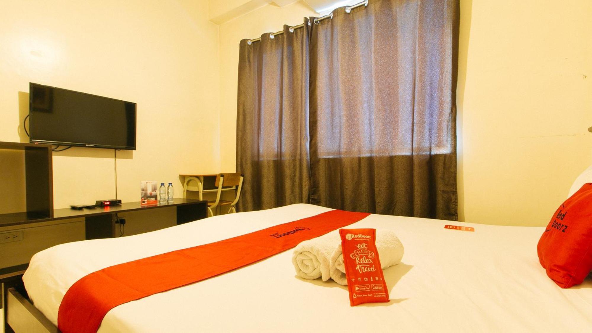 Reddoorz Plus @ E Rodriguez Corner Banawe Ciudad Quezon Exterior foto